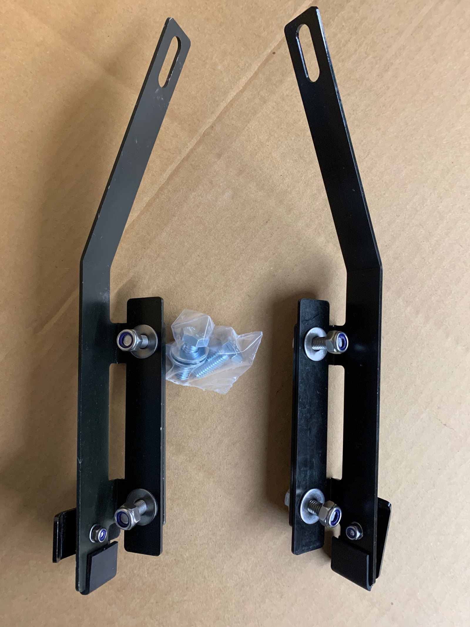 BB-142 Rear mudflap mount Early Bay 1968-71